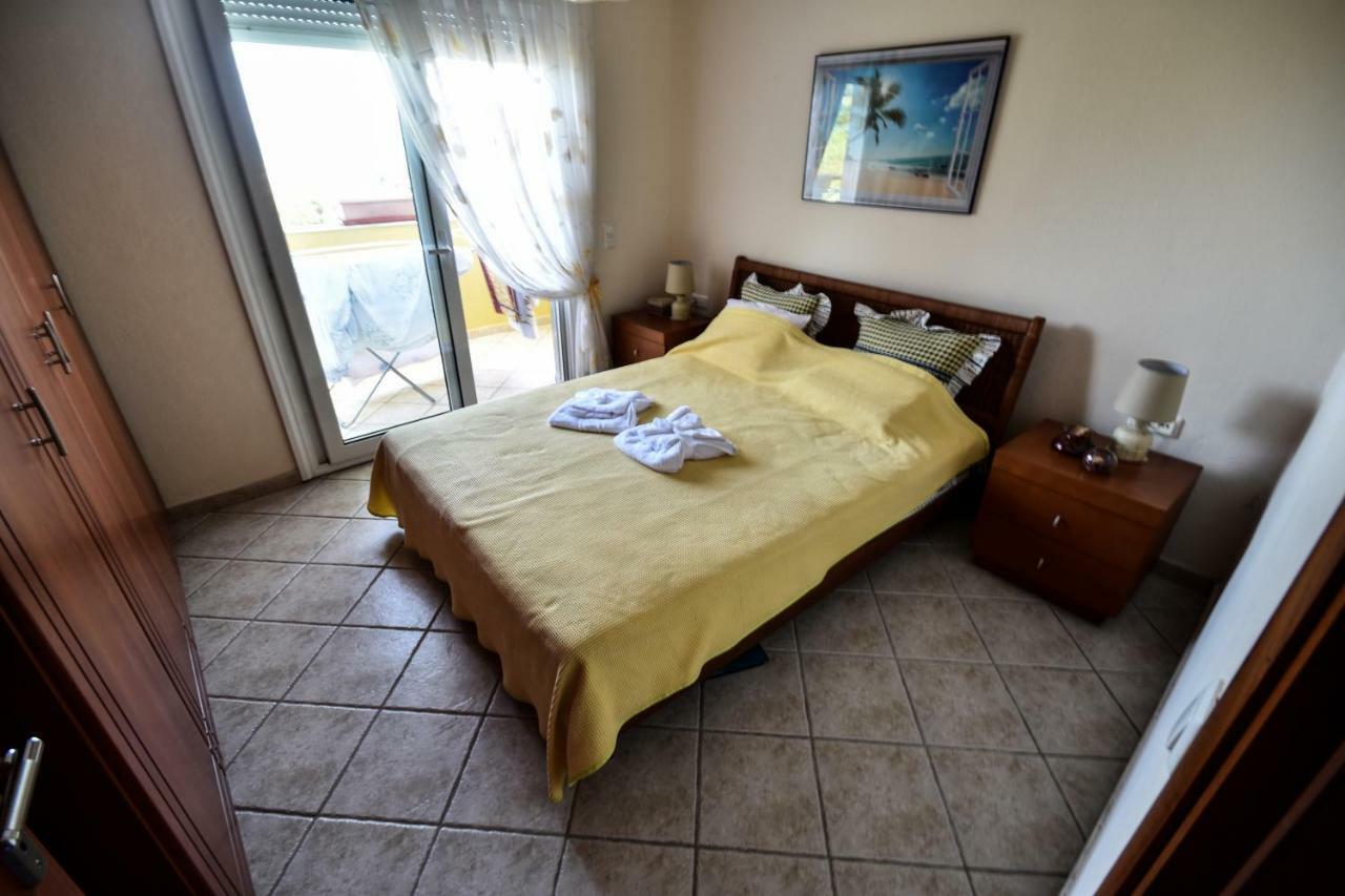 Martha'S Villa Nea Iraklitsa Екстериор снимка