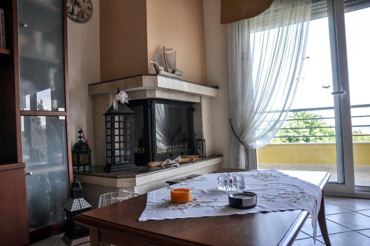 Martha'S Villa Nea Iraklitsa Екстериор снимка