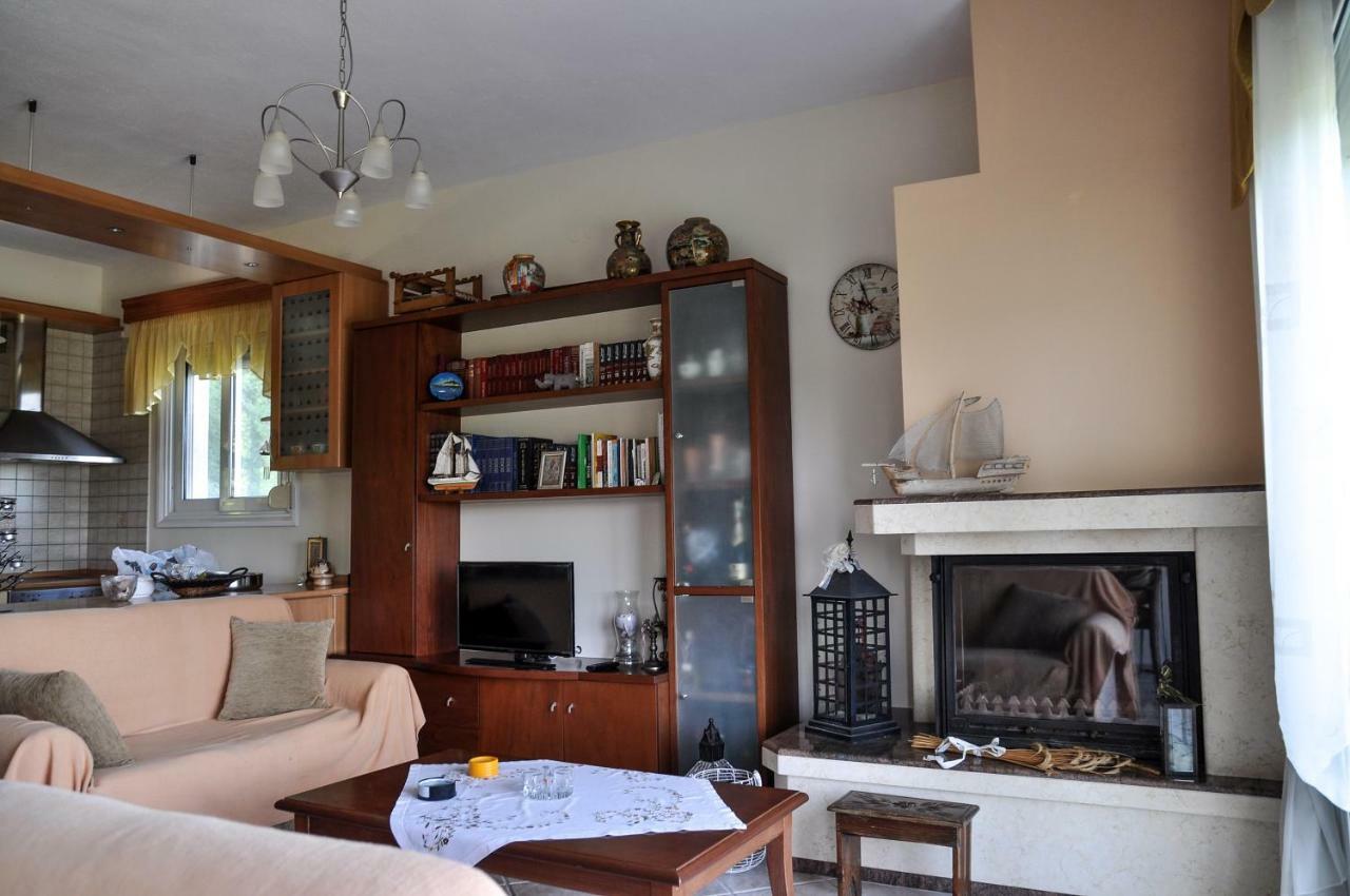 Martha'S Villa Nea Iraklitsa Екстериор снимка