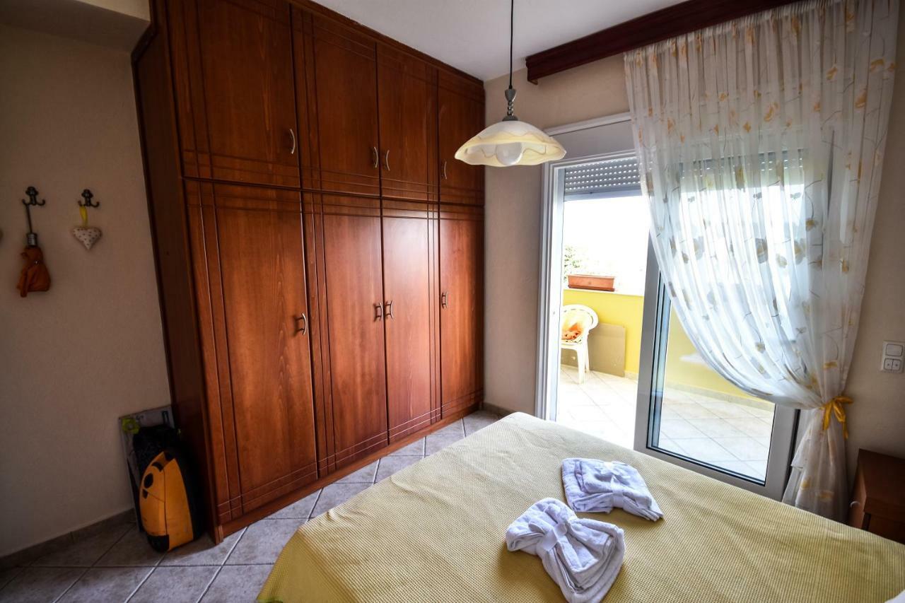 Martha'S Villa Nea Iraklitsa Екстериор снимка