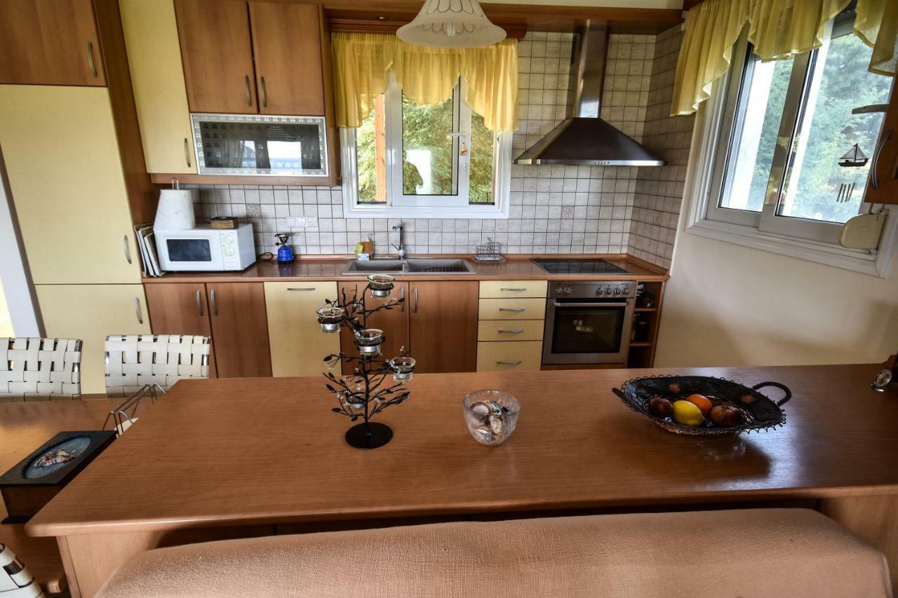 Martha'S Villa Nea Iraklitsa Екстериор снимка