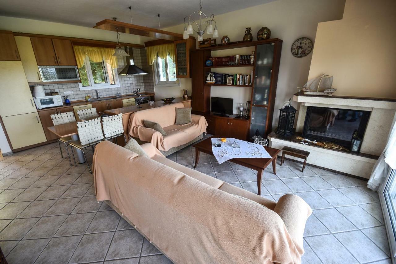 Martha'S Villa Nea Iraklitsa Екстериор снимка